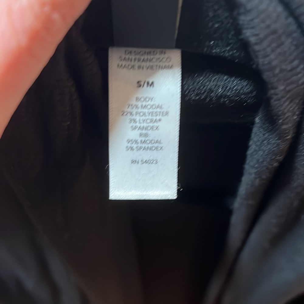 Athleta wrap in black - Picture 5 of 5